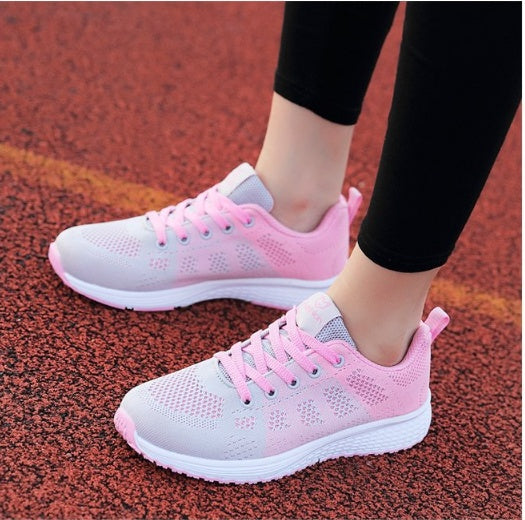 Chaussures de sport  en maille respirante.